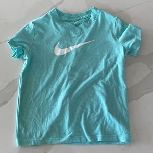 Girls Nike dri-fit tee size xs
